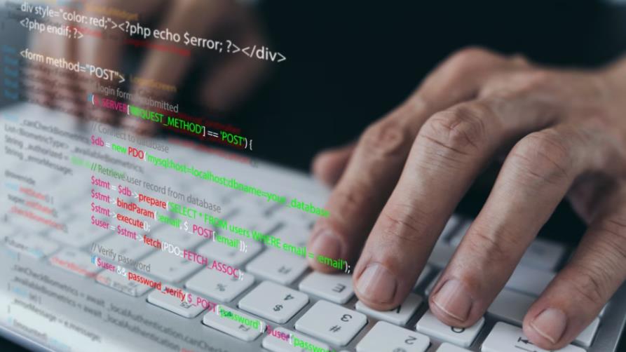 莱芜小程序定制开发公司视角下SQL与T-SQL的差异化应用解析
